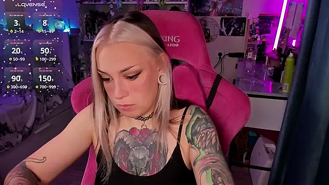 ChloeKohaku online show from 10-13-25, 03:28