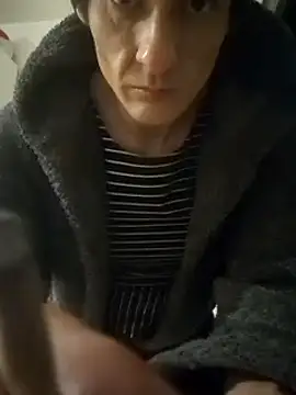 Snapshot of maciej chatting on 12-11-24, 12:02 maciej online show from 12-11-24, 12:02