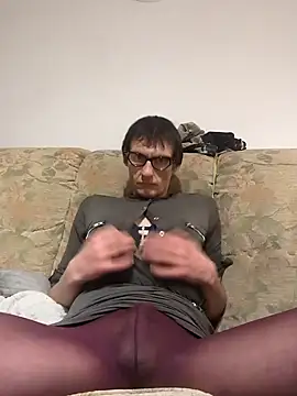 Snapshot of maciej chatting on 12-18-24, 04:31 maciej online show from 12-18-24, 04:31