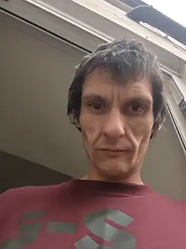 Snapshot of maciej chatting on 12-18-24, 12:18 maciej online show from 12-18-24, 12:18