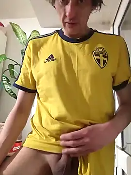 Snapshot of maciej chatting on 02-15-25, 08:54 maciej online show from 02-15-25, 08:54