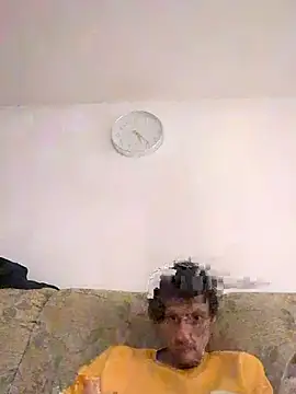 Snapshot of maciej chatting on 09-22-25, 10:45 maciej online show from 09-22-25, 10:45