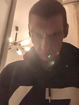 Snapshot of maciej chatting on 12-13-25, 11:21 maciej online show from 12-13-25, 11:21