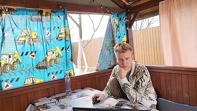 Vuitton online show from 03-27-26, 09:42