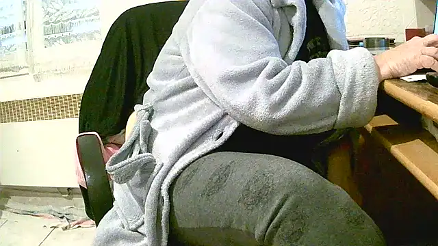 Snapshot of douceur63 chatting on 12-04-25, 11:19 douceur63 online show from 12-04-25, 11:19