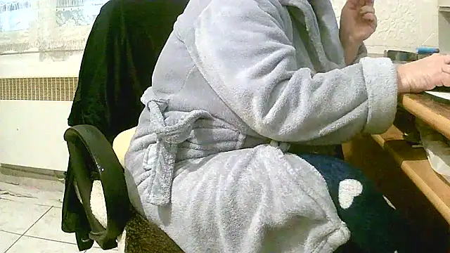 Snapshot of douceur63 chatting on 01-06-26, 11:25 douceur63 online show from 01-06-26, 11:25