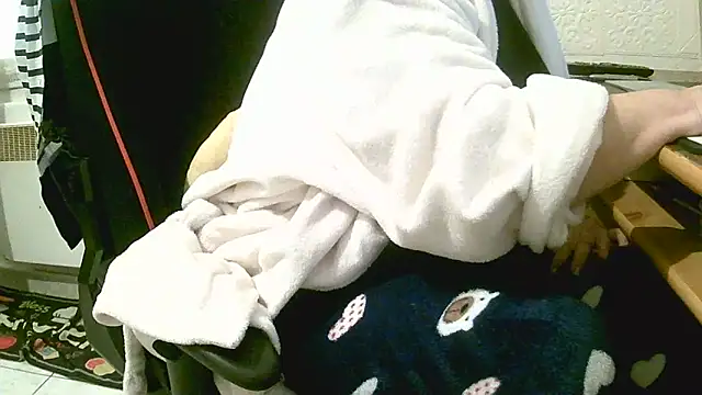 Snapshot of douceur63 chatting on 03-27-26, 11:10 douceur63 online show from 03-27-26, 11:10