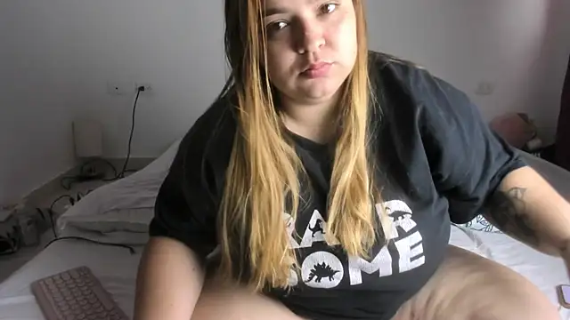 Snapshot of Blondylicious chatting on 10-29-25, 12:18 Blondylicious online show from 10-29-25, 12:18