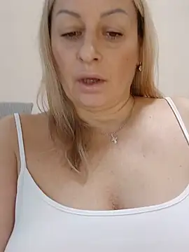 Snapshot of Liana_MilfHot chatting on 09-14-25, 01:38 Liana MilfHot online show from 09-14-25, 01:38