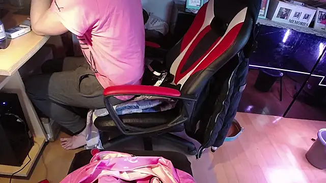 Snapshot of LackAddicted chatting on 01-08-25, 10:04 LackAddicted online show from 01-08-25, 10:04