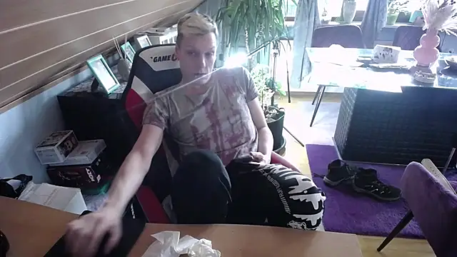 Snapshot of LackAddicted chatting on 01-21-25, 01:43 LackAddicted online show from 01-21-25, 01:43