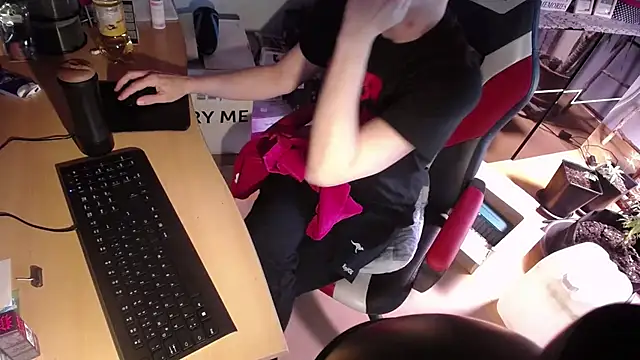 Snapshot of LackAddicted chatting on 03-11-25, 09:34 LackAddicted online show from 03-11-25, 09:34