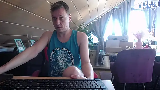 Snapshot of LackAddicted chatting on 03-18-25, 11:52 LackAddicted online show from 03-18-25, 11:52