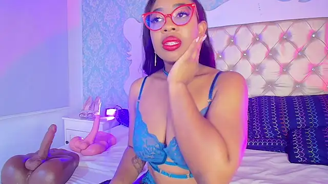 Snapshot of CaseyMoon chatting on 04-10-26, 12:43 CaseyMoon online show from 04-10-26, 12:43