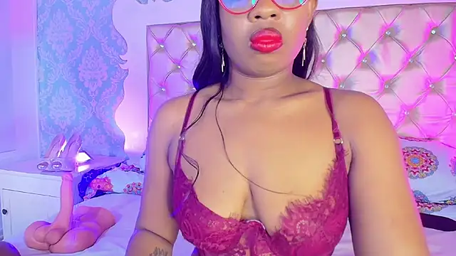 Snapshot of CaseyMoon chatting on 04-14-26, 12:44 CaseyMoon online show from 04-14-26, 12:44