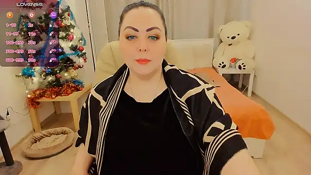 Snapshot of Nina_Hopper chatting on 12-17-25, 12:55 Nina Hopper online show from 12-17-25, 12:55