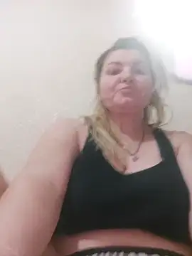 Snapshot of VeronikaBless chatting on 02-21-25, 05:20 VeronikaBless online show from 02-21-25, 05:20