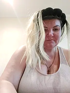 Snapshot of VeronikaBless chatting on 09-23-25, 09:34 VeronikaBless online show from 09-23-25, 09:34