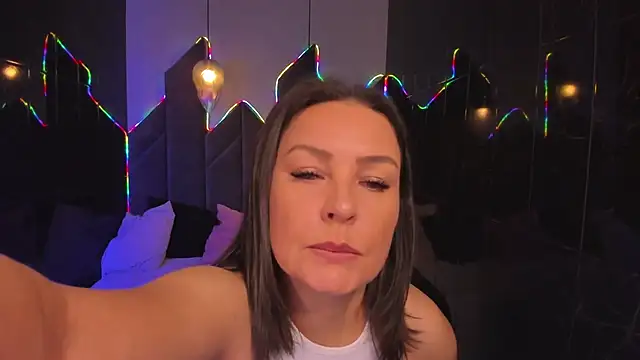 Snapshot of MilenaMellow chatting on 10-15-25, 08:31 MilenaMellow online show from 10-15-25, 08:31