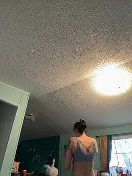 Snapshot of lolabunny9 chatting on 02-15-26, 03:42 lolabunny9 online show from 02-15-26, 03:42