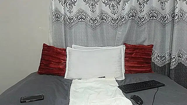 Snapshot of NikkyJigglesX chatting on 10-04-25, 02:48 NikkyJigglesX online show from 10-04-25, 02:48