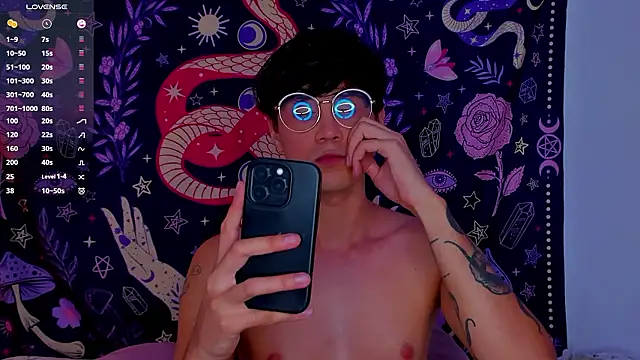 Snapshot of LeaneSeb chatting on 12-04-24, 02:31 LeaneSeb online show from 12-04-24, 02:31