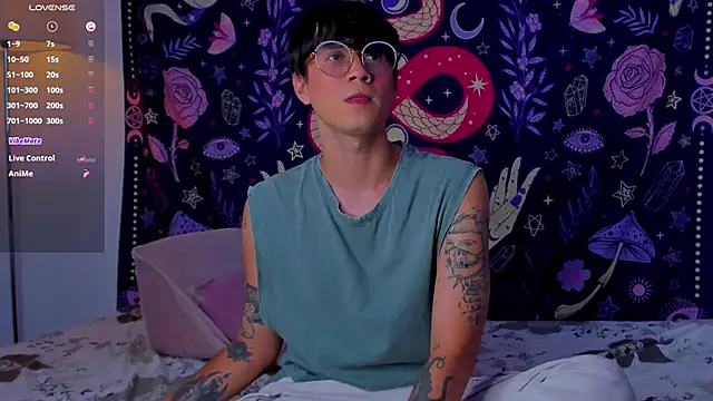 Snapshot of LeaneSeb chatting on 12-09-24, 12:45 LeaneSeb online show from 12-09-24, 12:45