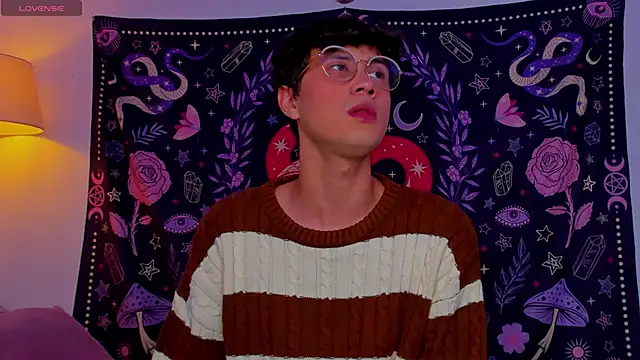 Snapshot of LeaneSeb chatting on 12-11-24, 12:12 LeaneSeb online show from 12-11-24, 12:12