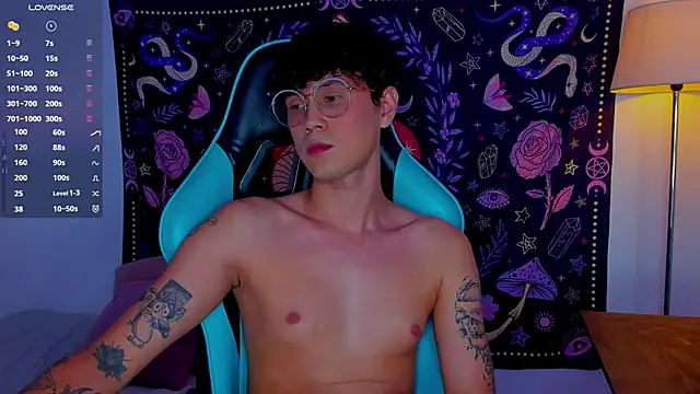 Snapshot of LeaneSeb chatting on 12-13-24, 12:20 LeaneSeb online show from 12-13-24, 12:20