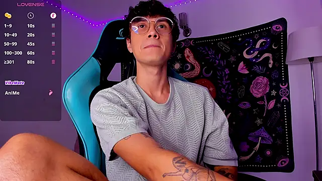 Snapshot of LeaneSeb chatting on 12-23-24, 06:27 LeaneSeb online show from 12-23-24, 06:27