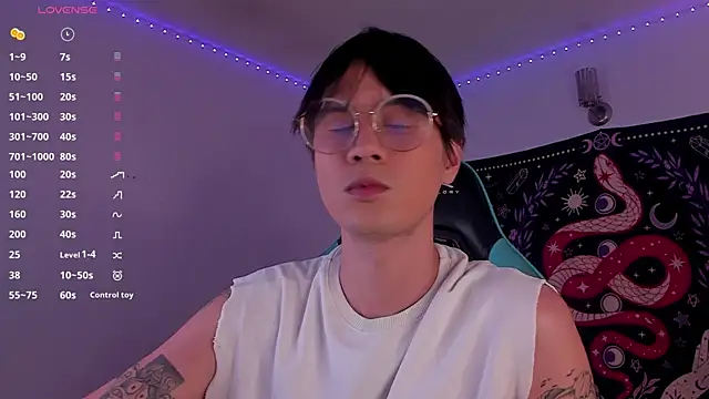 Snapshot of LeaneSeb chatting on 01-10-25, 09:10 LeaneSeb online show from 01-10-25, 09:10