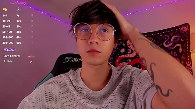 Snapshot of LeaneSeb chatting on 01-12-25, 02:41 LeaneSeb online show from 01-12-25, 02:41