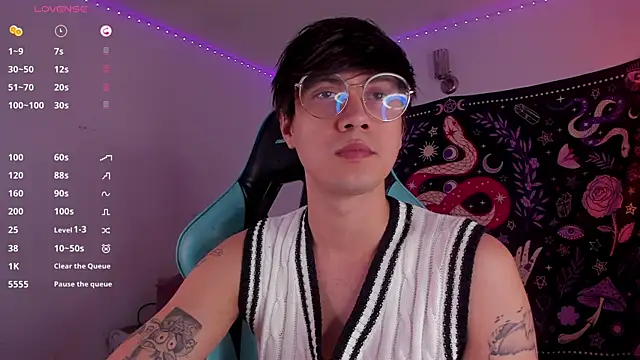 Snapshot of LeaneSeb chatting on 01-13-25, 05:02 LeaneSeb online show from 01-13-25, 05:02