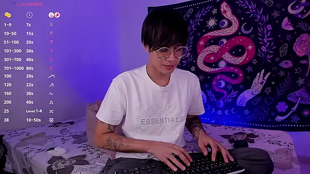 Snapshot of LeaneSeb chatting on 01-28-25, 11:07 LeaneSeb online show from 01-28-25, 11:07