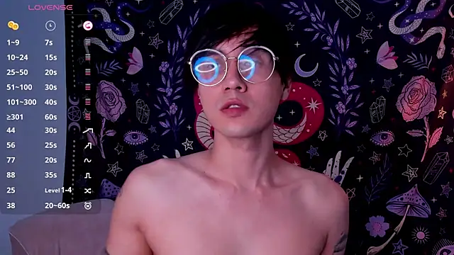 Snapshot of LeaneSeb chatting on 02-14-25, 08:15 LeaneSeb online show from 02-14-25, 08:15