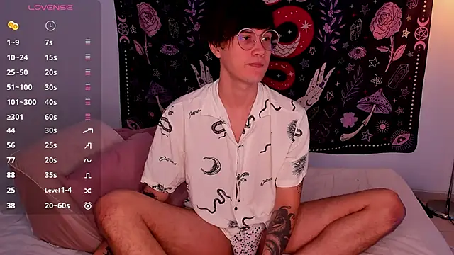 Snapshot of LeaneSeb chatting on 02-21-25, 03:32 LeaneSeb online show from 02-21-25, 03:32