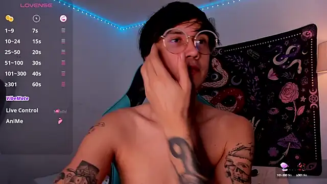 Snapshot of LeaneSeb chatting on 02-21-25, 06:48 LeaneSeb online show from 02-21-25, 06:48