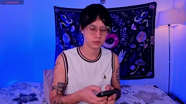 Snapshot of LeaneSeb chatting on 02-28-25, 06:41 LeaneSeb online show from 02-28-25, 06:41