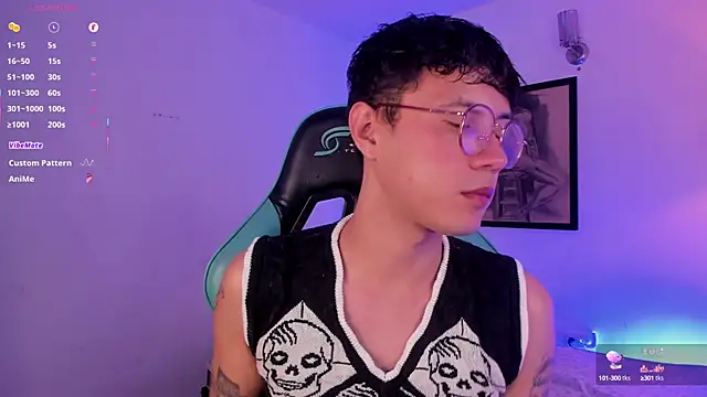 Snapshot of LeaneSeb chatting on 09-12-25, 01:06 LeaneSeb online show from 09-12-25, 01:06