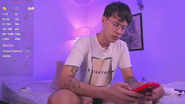 Snapshot of LeaneSeb chatting on 10-04-25, 03:59 LeaneSeb online show from 10-04-25, 03:59