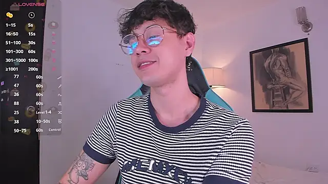 Snapshot of LeaneSeb chatting on 11-08-25, 12:11 LeaneSeb online show from 11-08-25, 12:11