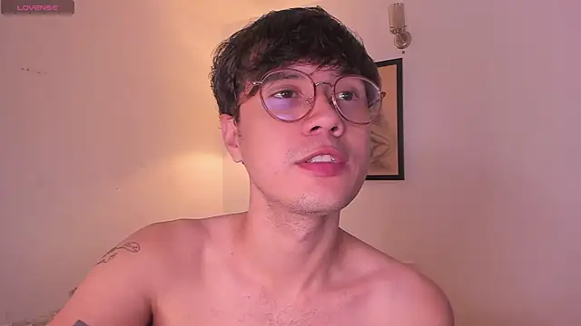 Snapshot of LeaneSeb chatting on 11-14-25, 09:41 LeaneSeb online show from 11-14-25, 09:41