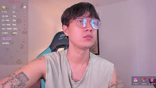 Snapshot of LeaneSeb chatting on 11-20-25, 01:11 LeaneSeb online show from 11-20-25, 01:11