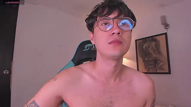 Snapshot of LeaneSeb chatting on 11-22-25, 10:47 LeaneSeb online show from 11-22-25, 10:47