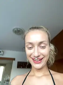 Snapshot of MonicaMilz chatting on 02-03-25, 10:36 MonicaMilz online show from 02-03-25, 10:36