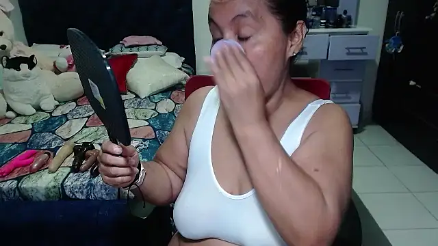 pervert mommy  online show from 10-27-25, 09:24