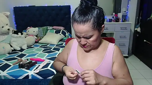 pervert mommy  online show from 12-17-25, 09:37