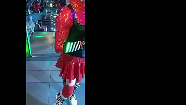 Snapshot of fetishboyzz chatting on 11-19-25, 11:38 fetishboyzz online show from 11-19-25, 11:38