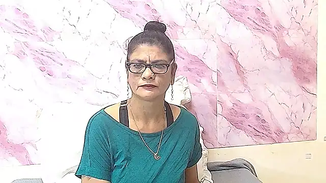 IndianAllure online show from 10-28-25, 05:33