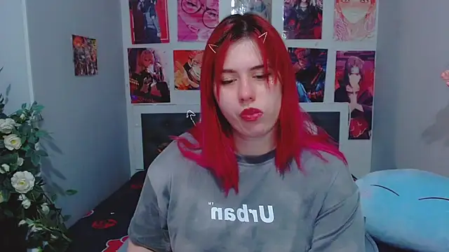 Snapshot of MikaMoonn chatting on 12-22-24, 12:28 MikaMoonn online show from 12-22-24, 12:28